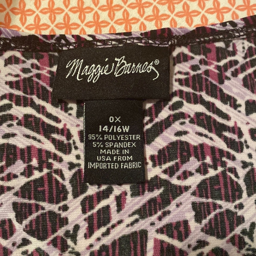 Maggie Barnes polyester/spank casual top - Picture 3 of 3